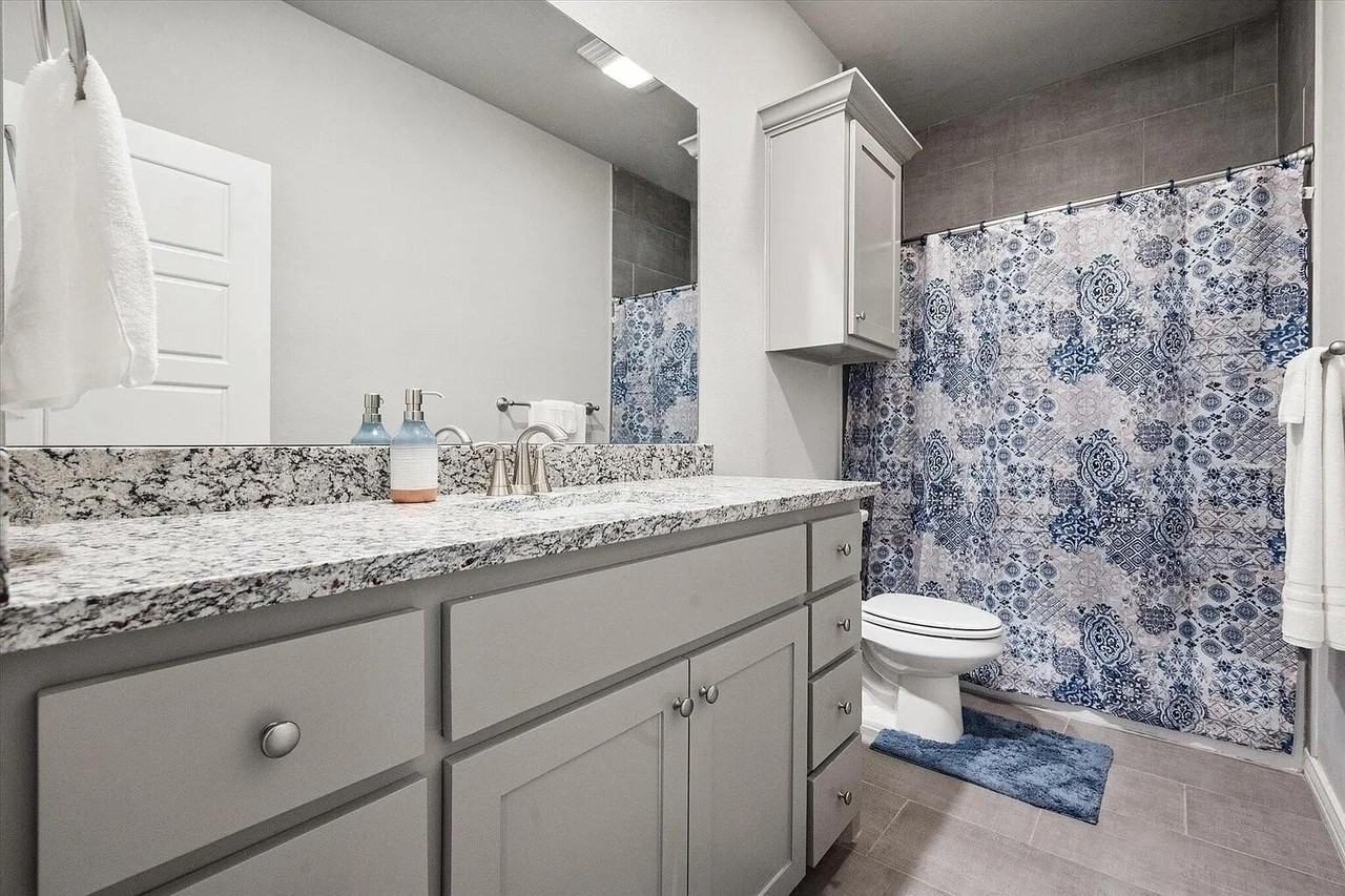 7611 60th St - Photo 2 of 14