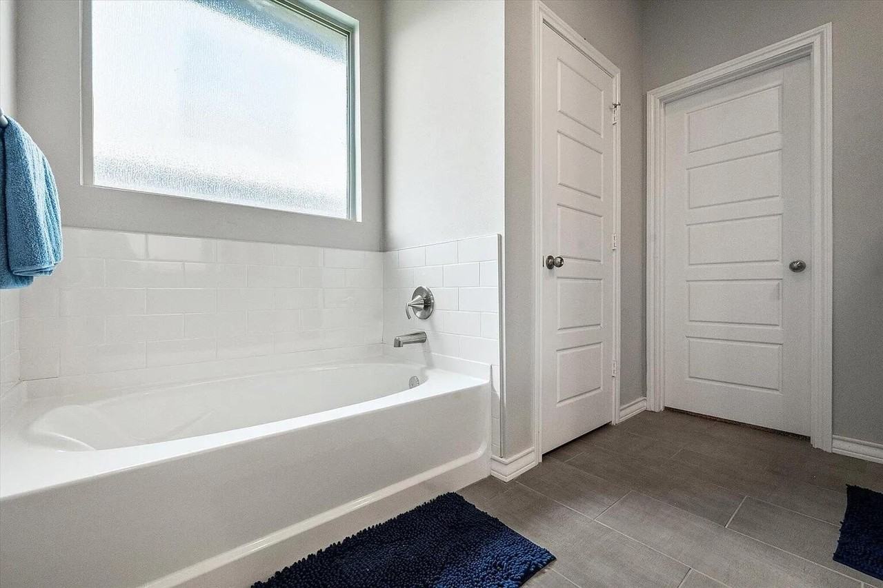 7611 60th St - Photo 3 of 14