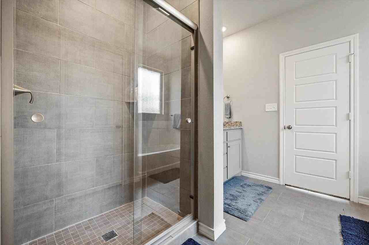 7611 60th St - Photo 4 of 14
