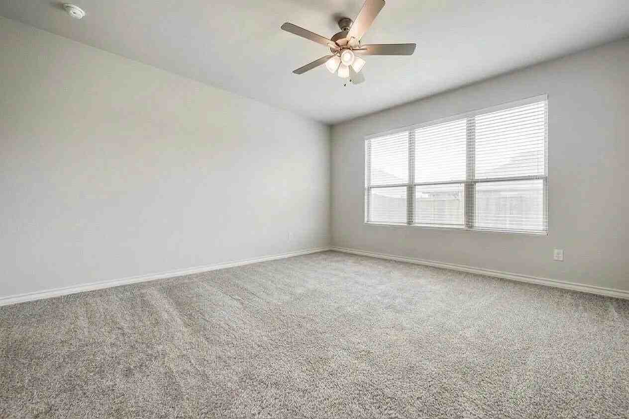 7611 60th St - Photo 5 of 14