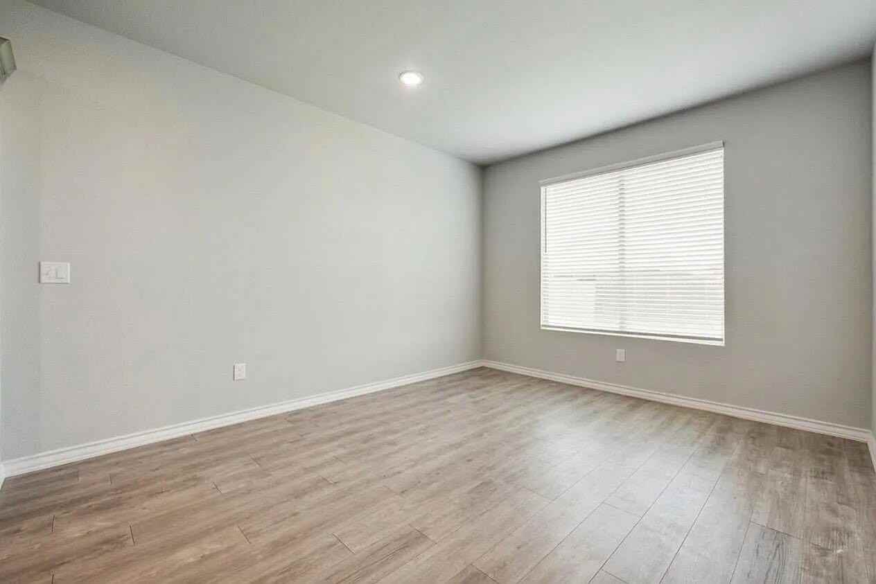 7611 60th St - Photo 6 of 14