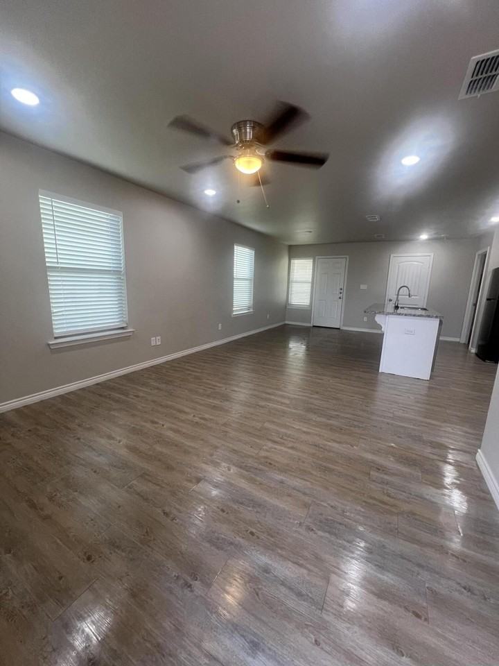 2632 Hickory Ave - Photo 3 of 11