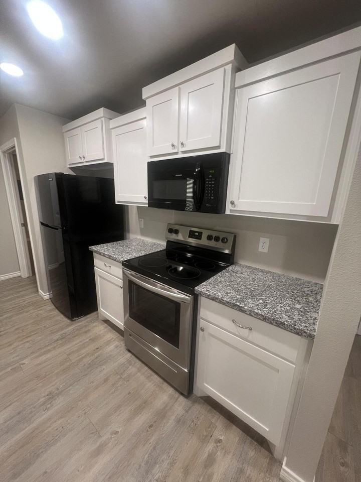 2632 Hickory Ave - Photo 4 of 11