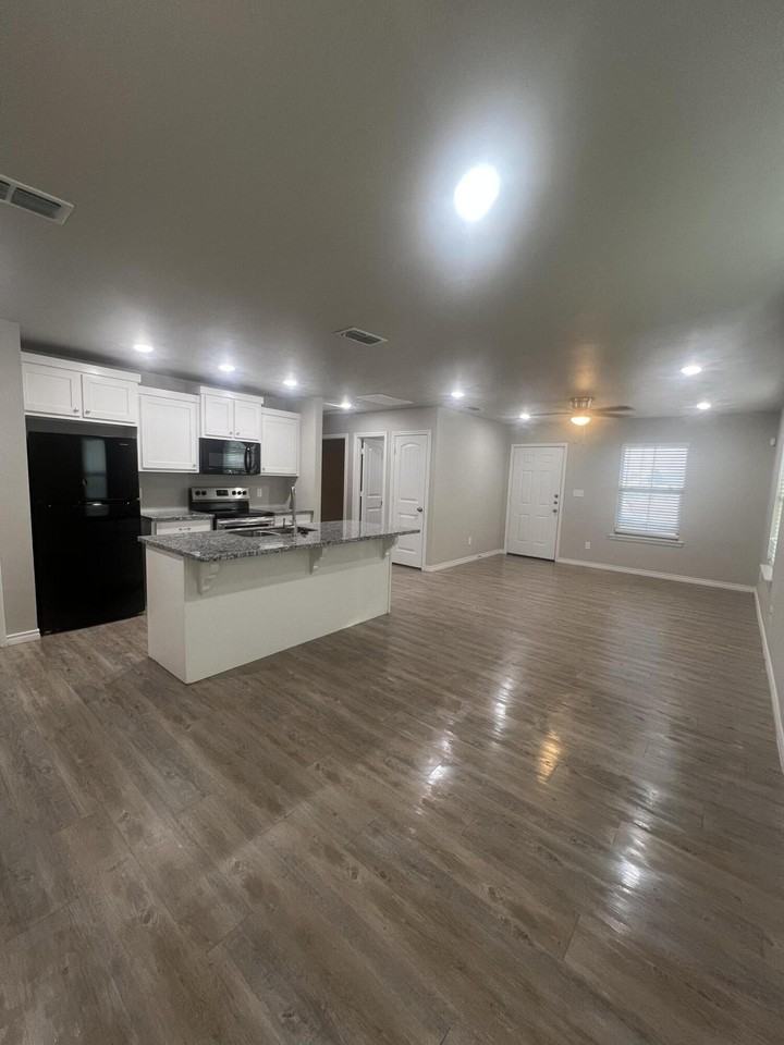 2632 Hickory Ave - Photo 5 of 11