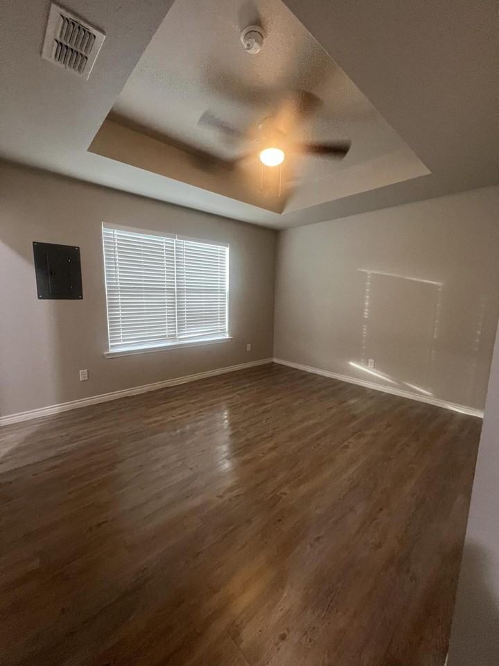 2632 Hickory Ave - Photo 7 of 11