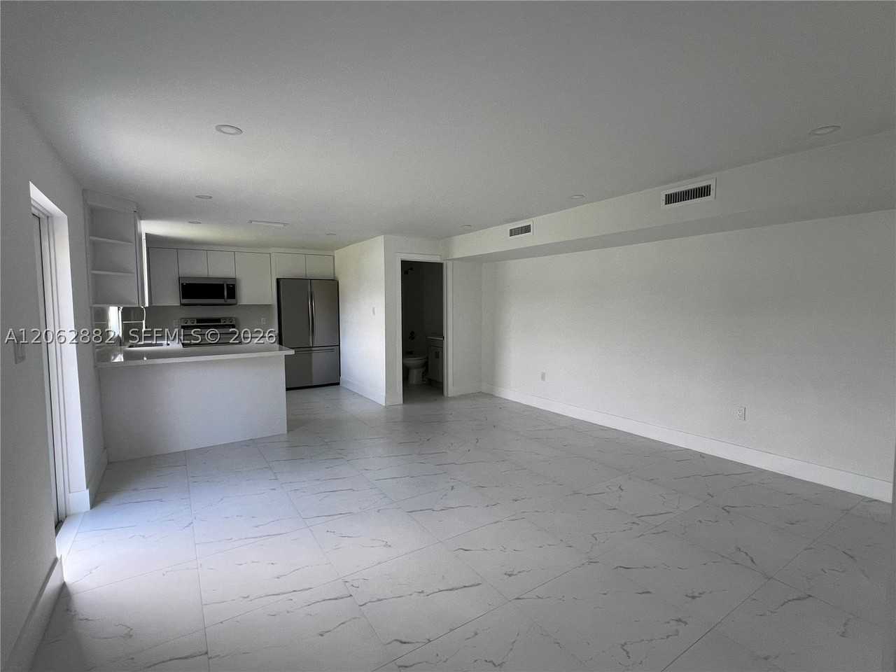 705 E 20th St - Photo 3 of 11