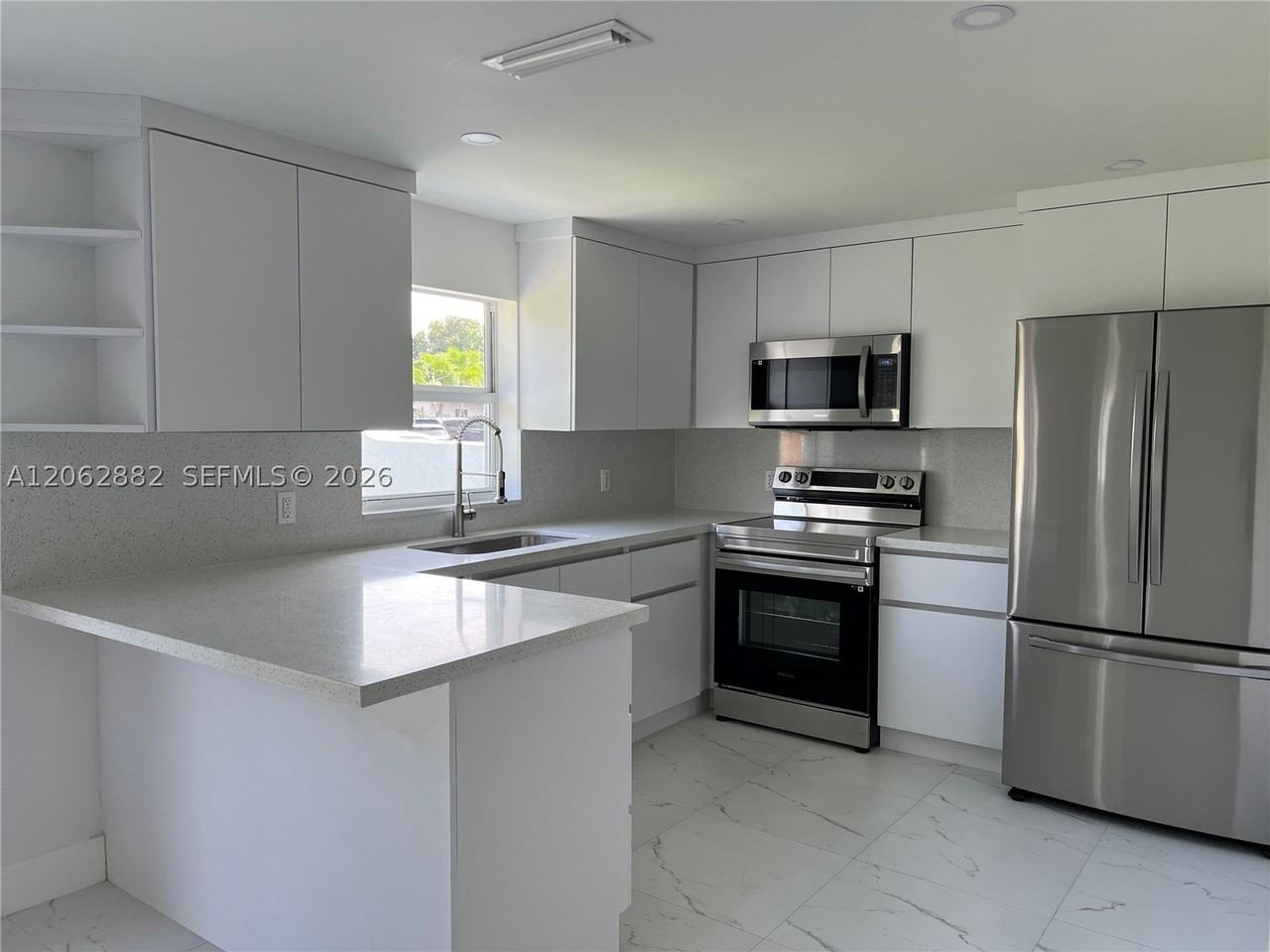 705 E 20th St - Photo 5 of 11