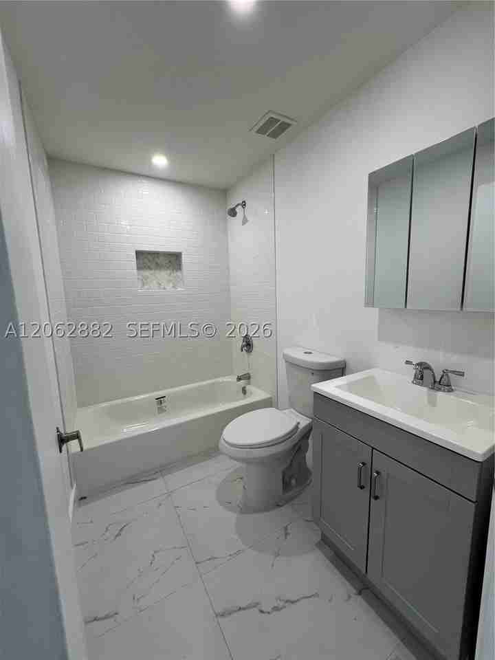 705 E 20th St - Photo 7 of 11