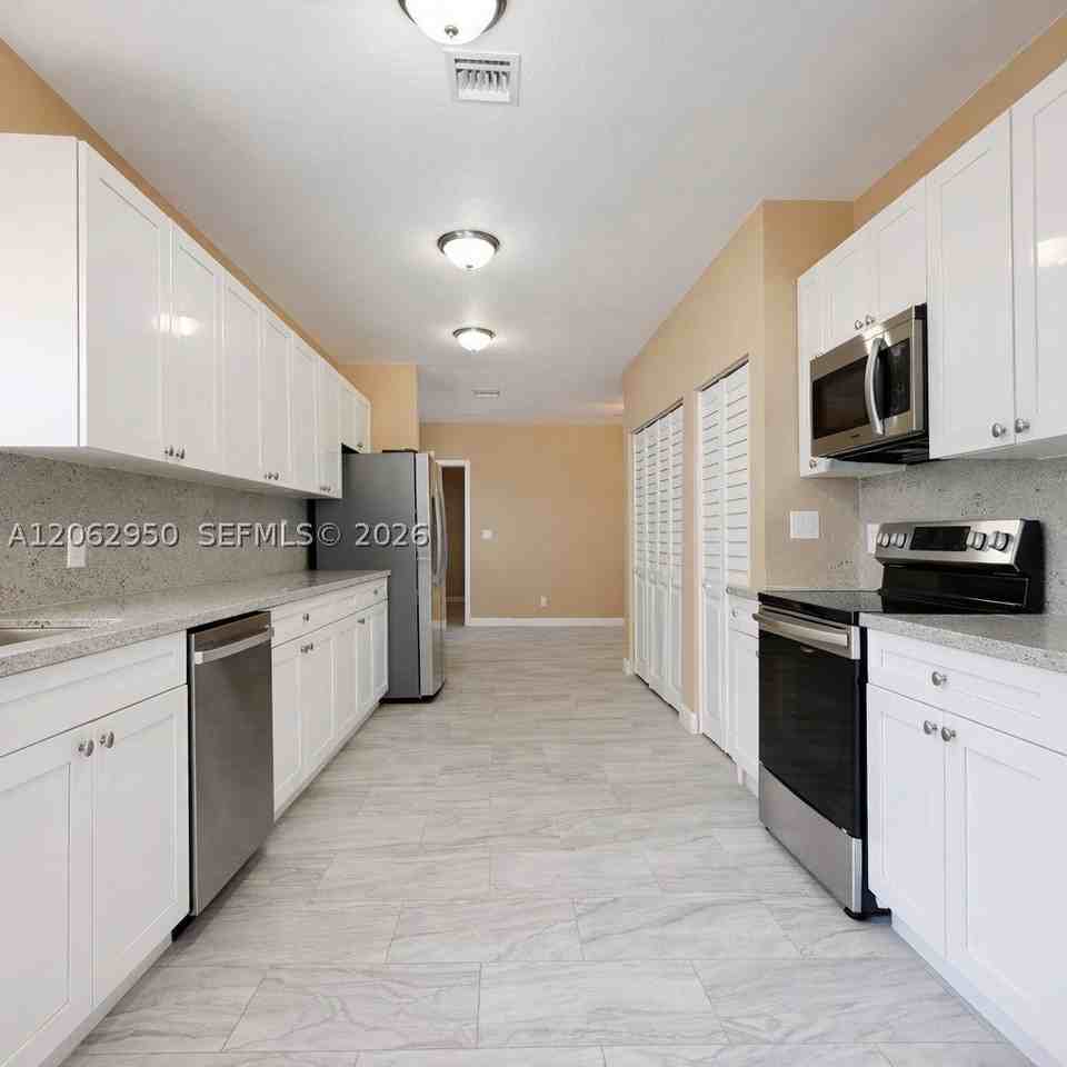 1015 Nw 8th Ave #B - Photo 2 of 25