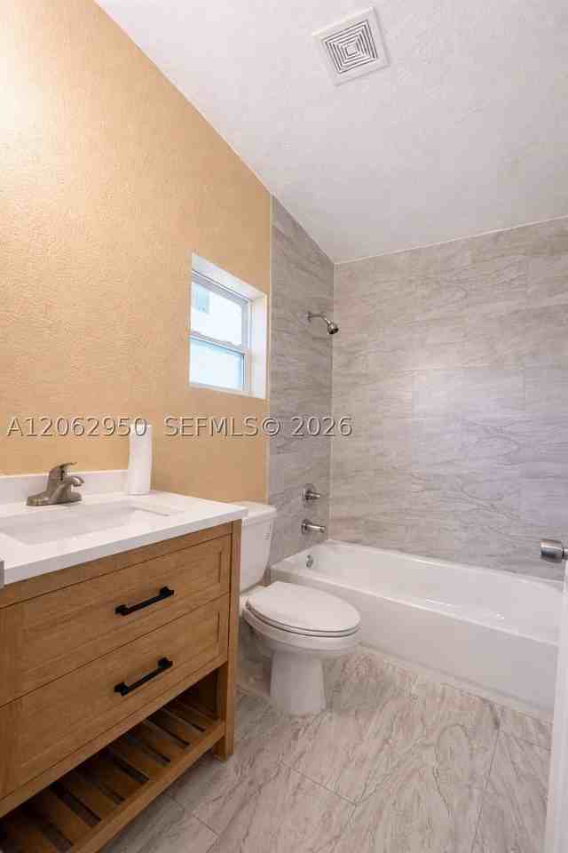 1015 Nw 8th Ave #B - Photo 4 of 25