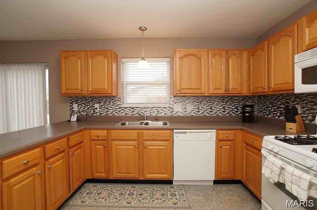 210 Stone Run Blvd - Photo 6 of 26