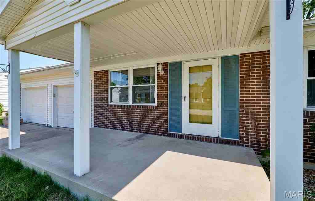 3248 Janton Ln - Photo 4 of 33