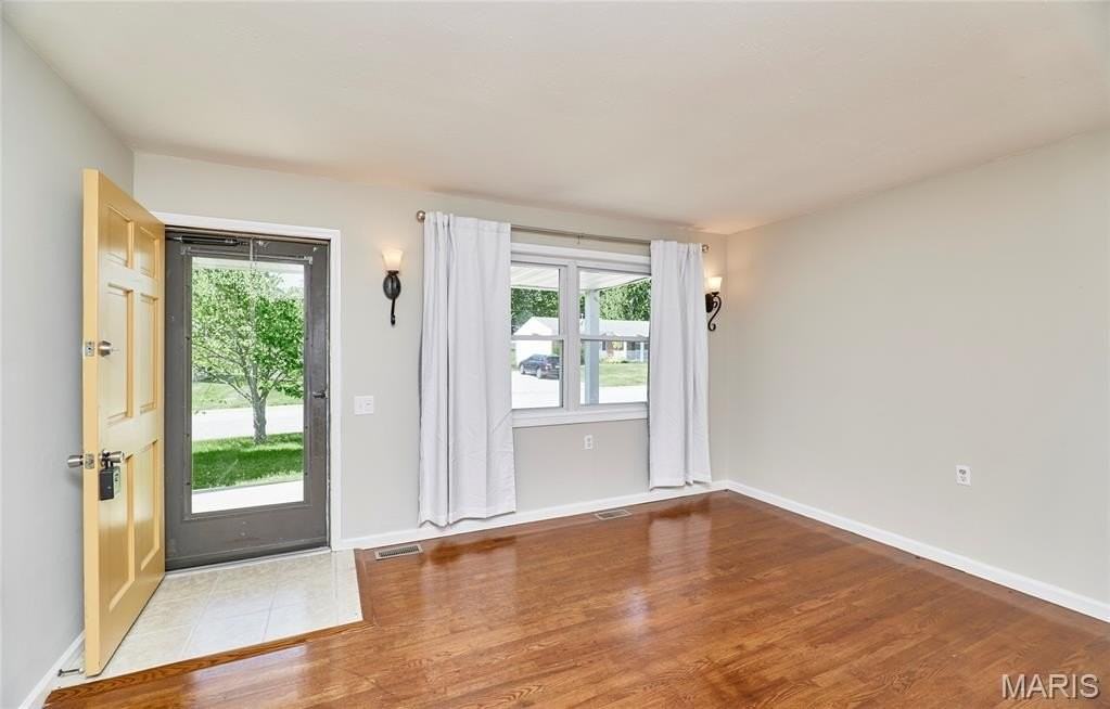 3248 Janton Ln - Photo 6 of 33