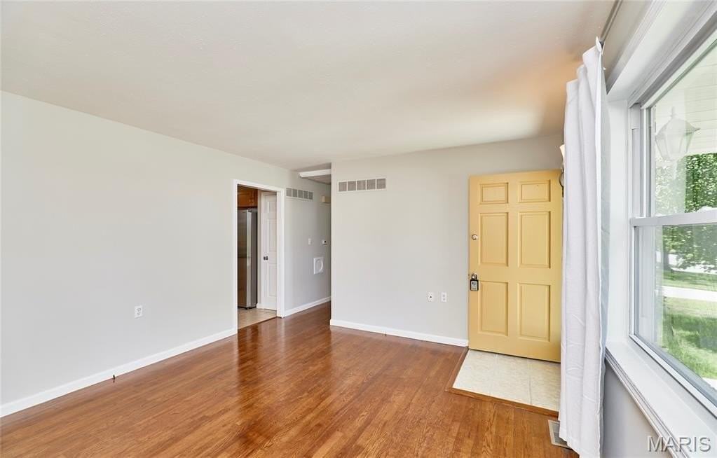 3248 Janton Ln - Photo 7 of 33