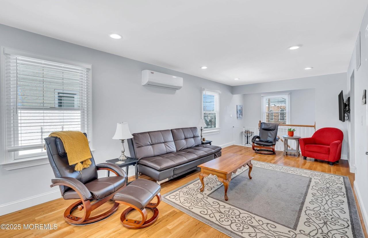 410 4th Ave #2 - Photo 3 of 18