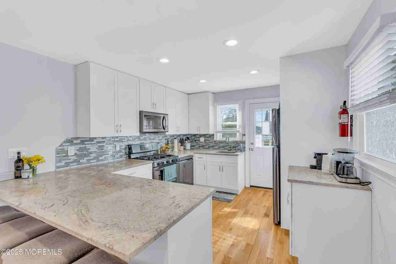 410 4th Ave #2 - Photo 6 of 18