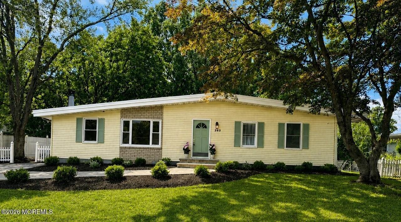 253 Parkview Ter - Photo 3 of 18
