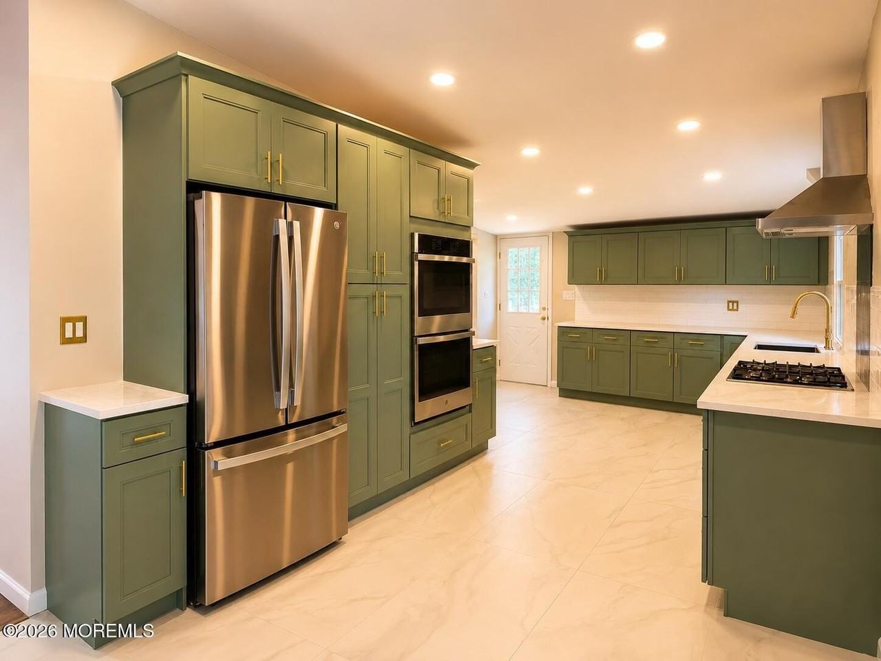 253 Parkview Ter - Photo 4 of 18