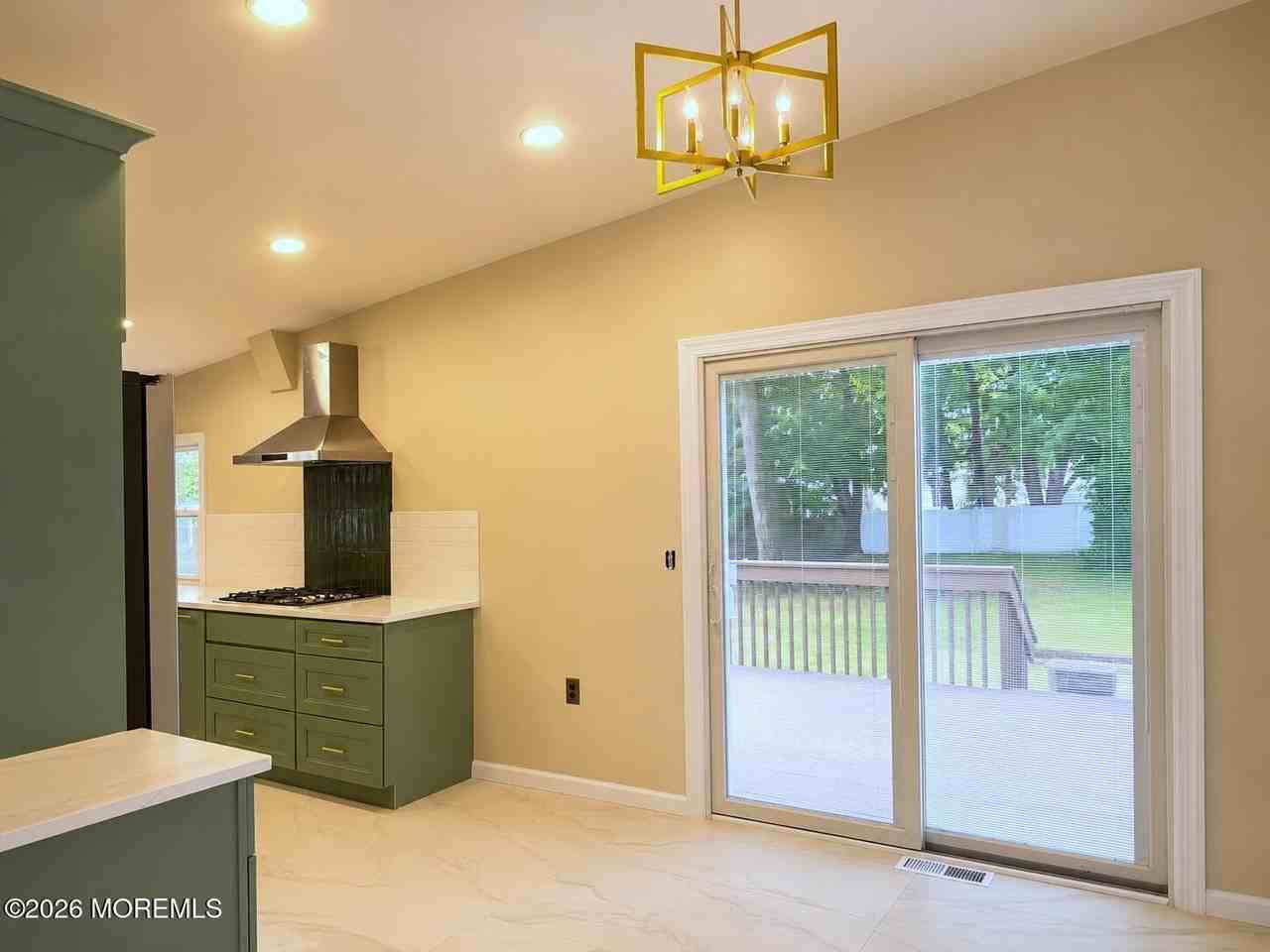 253 Parkview Ter - Photo 6 of 18