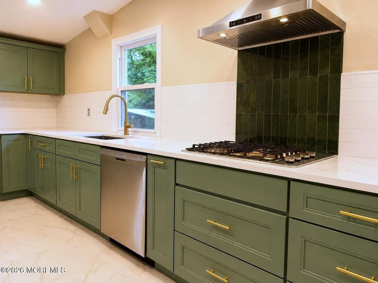 253 Parkview Ter - Photo 7 of 18