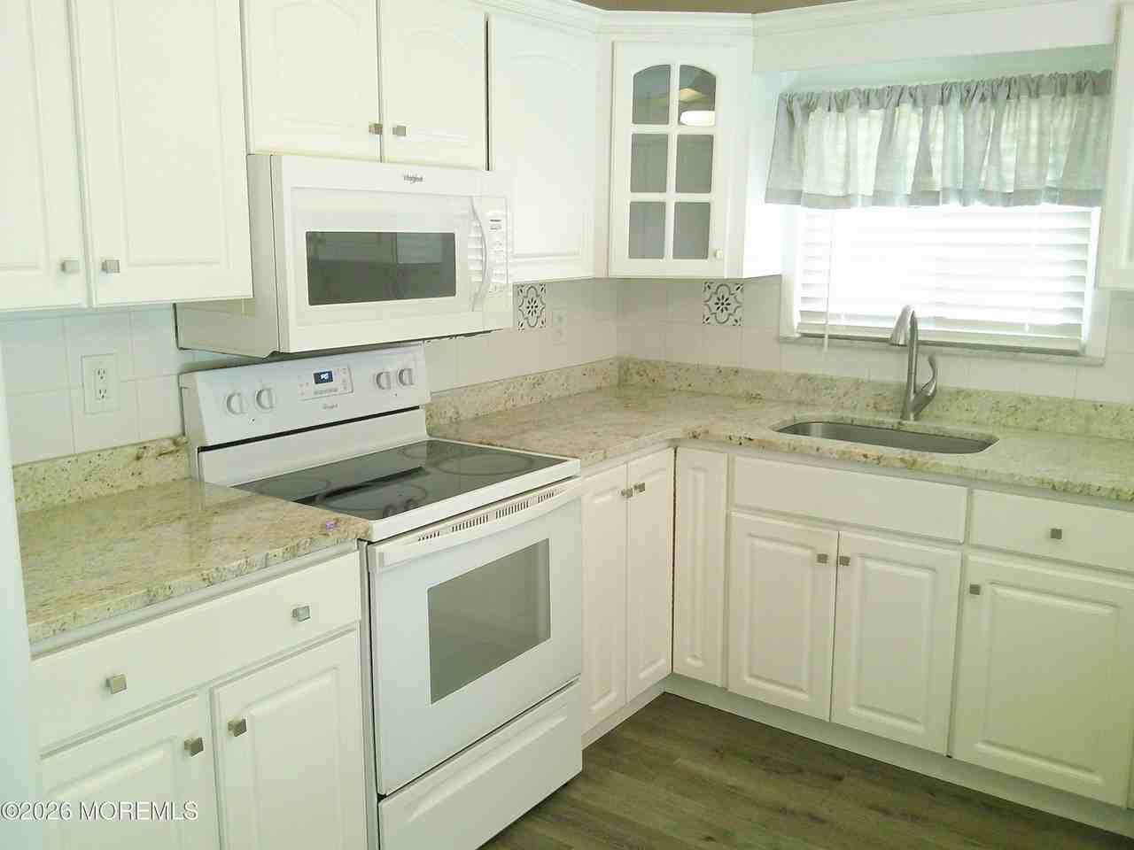 75 Montserrat St - Photo 7 of 26