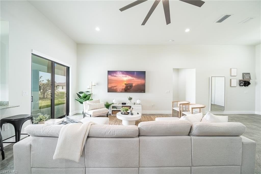 1608 Nw 38th Ave - Photo 4 of 32