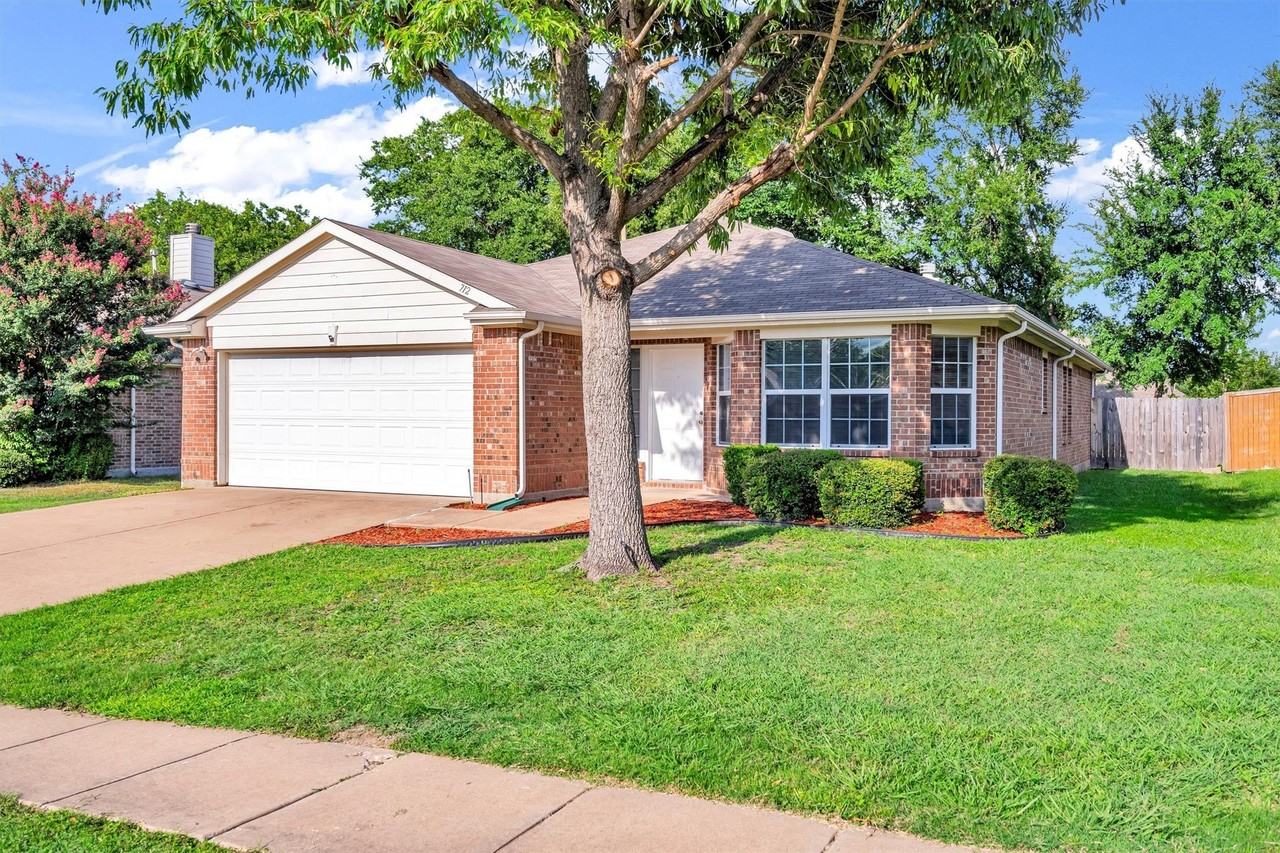 712 Riverhead Dr - Photo 2 of 28