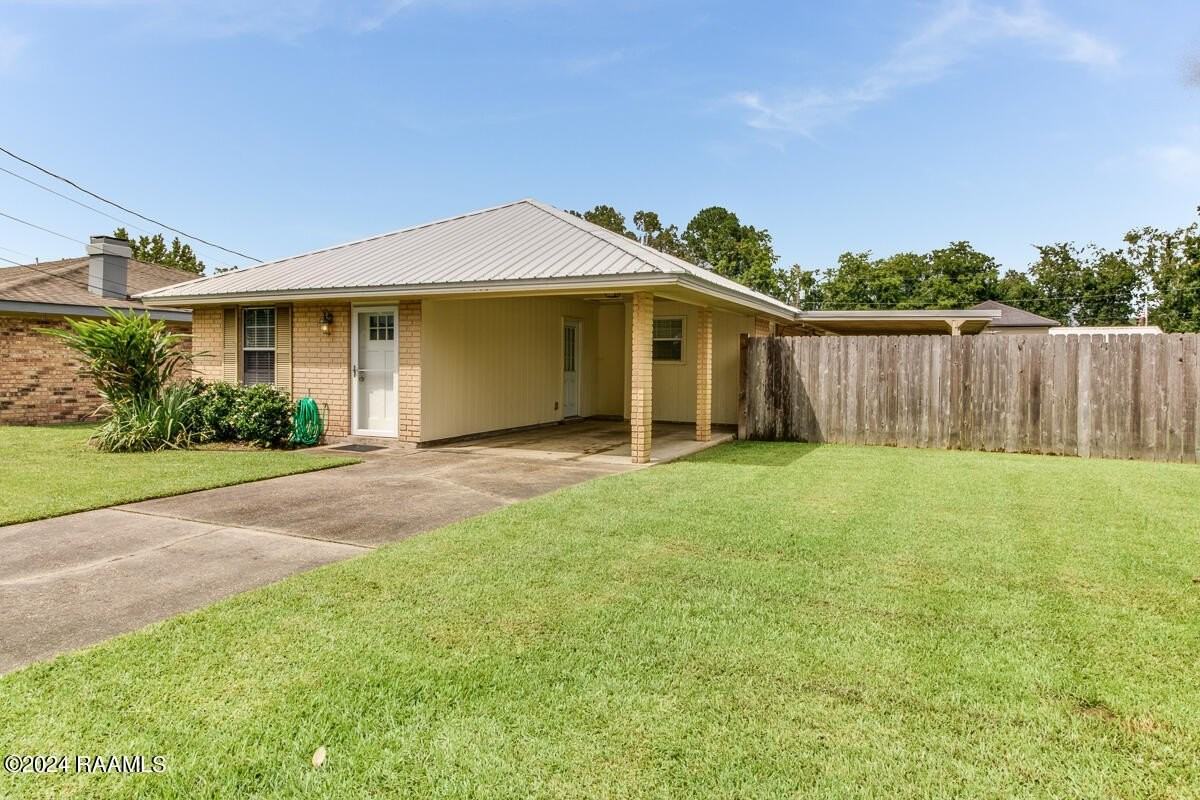 303 Gerald Dr - Photo 2 of 28