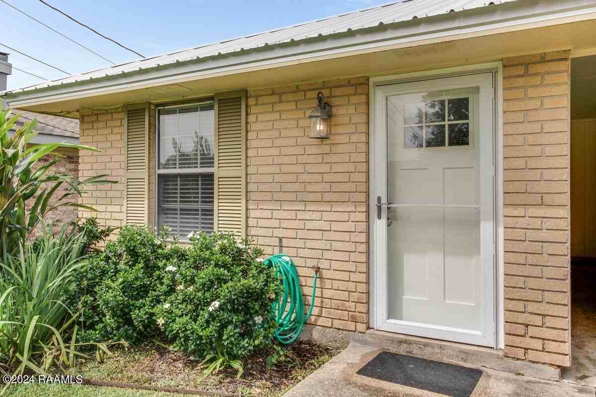 303 Gerald Dr - Photo 3 of 28