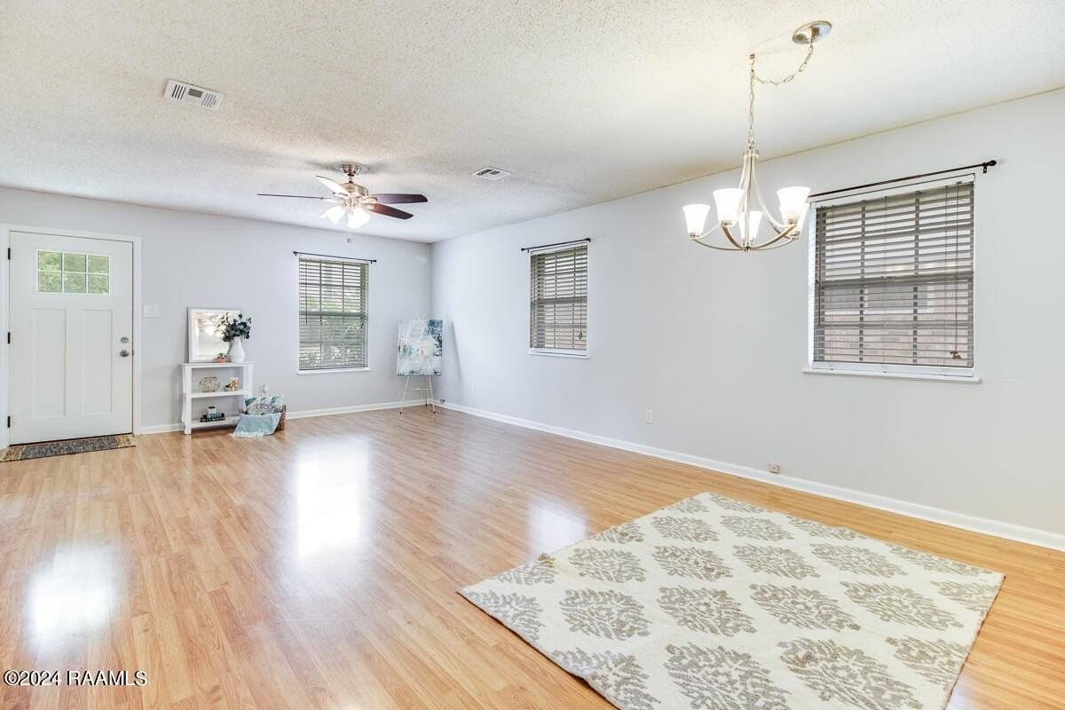 303 Gerald Dr - Photo 6 of 28