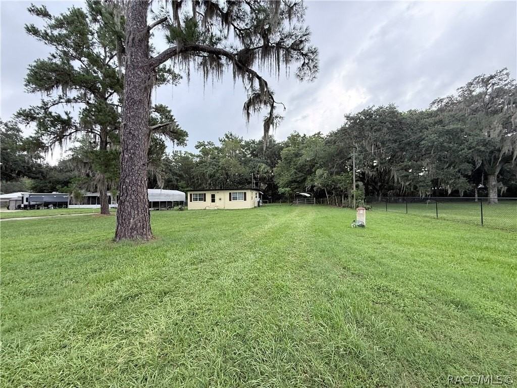 10715 N Northcut Ave - Photo 3 of 30