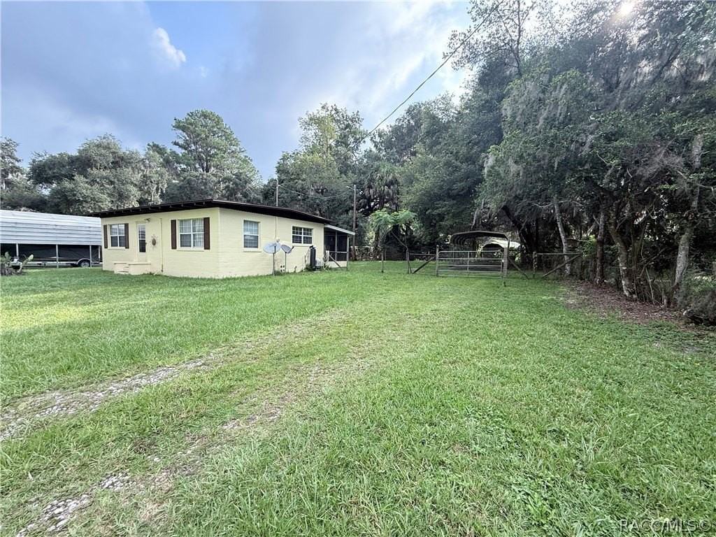 10715 N Northcut Ave - Photo 5 of 30