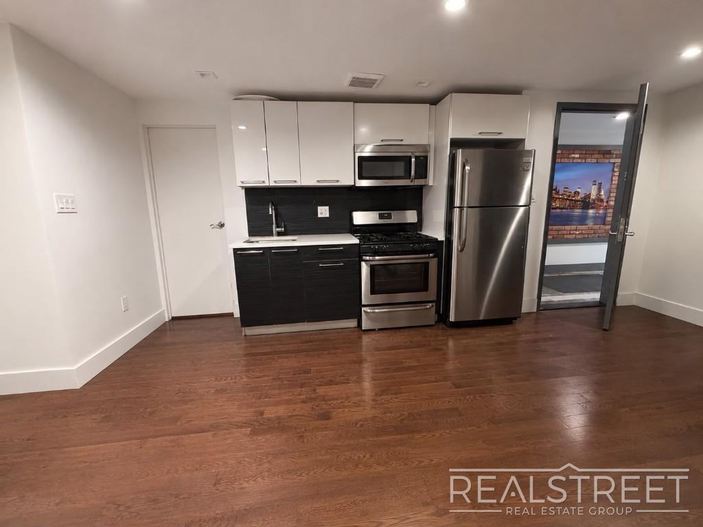 138 Cornelia St #1 - Photo 2 of 14