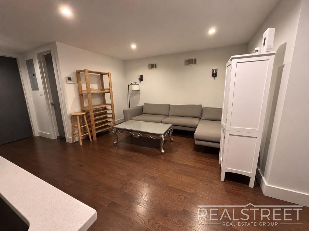 138 Cornelia St #1 - Photo 3 of 14
