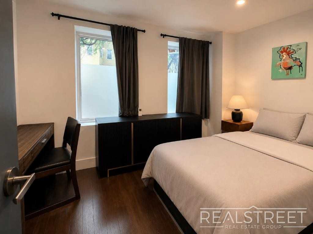 138 Cornelia St #1 - Photo 4 of 14