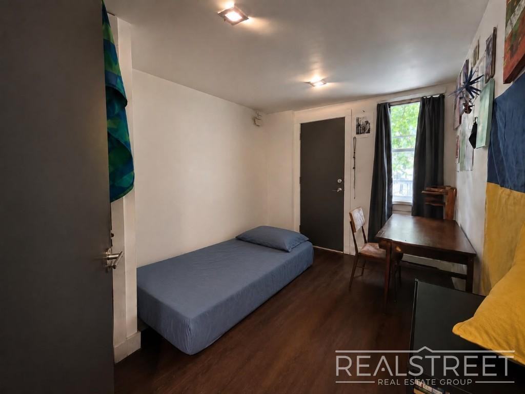 138 Cornelia St #1 - Photo 5 of 14