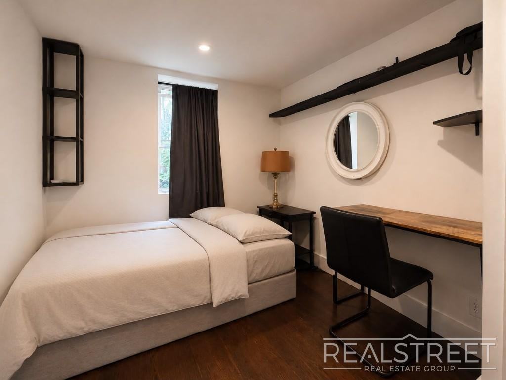 138 Cornelia St #1 - Photo 6 of 14