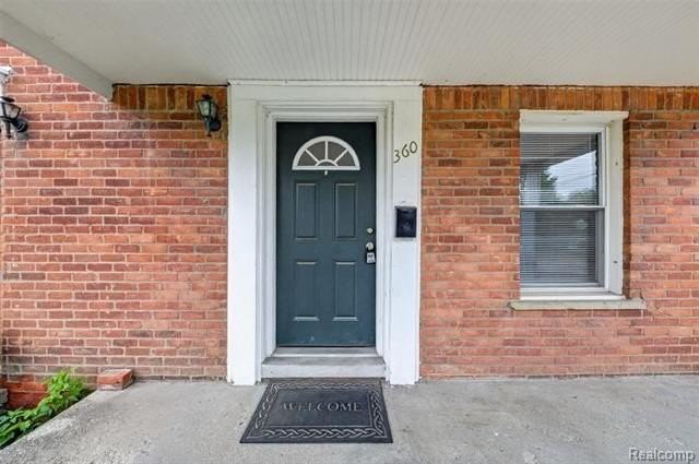 360 Parkview Dr - Photo 2 of 19