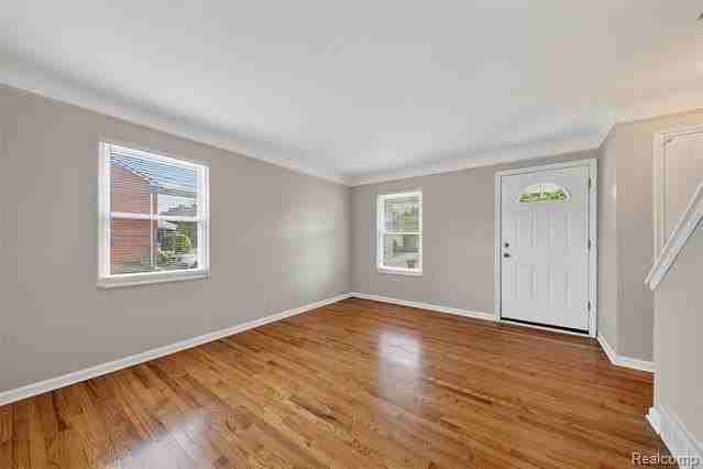360 Parkview Dr - Photo 3 of 19