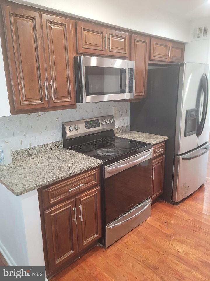 9921 Valley Park Dr #B4 - Photo 4 of 11