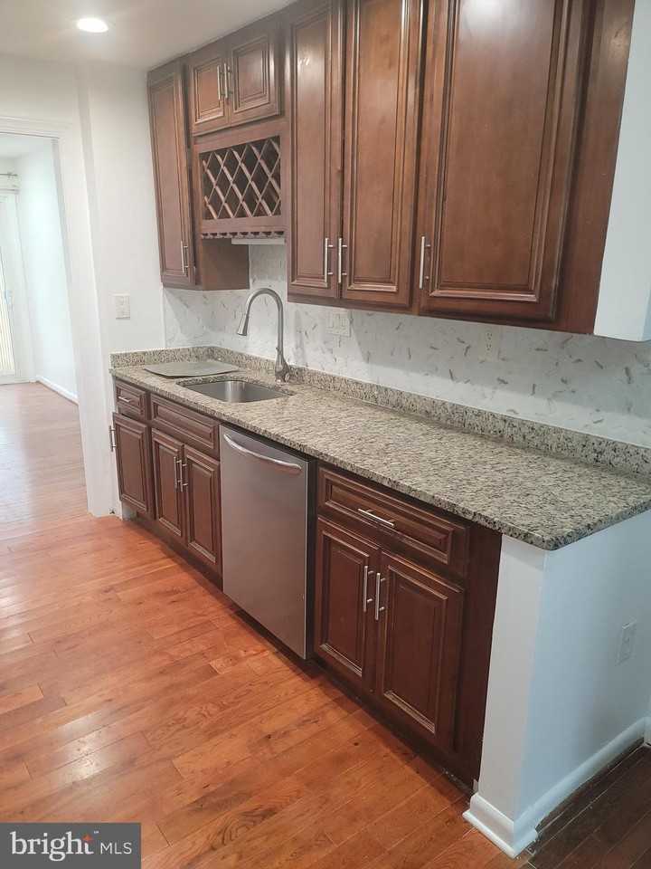 9921 Valley Park Dr #B4 - Photo 5 of 11