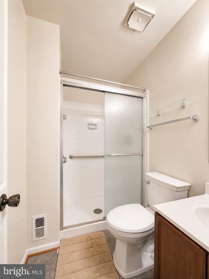 6597 Bermuda Green Ct - Photo 3 of 5