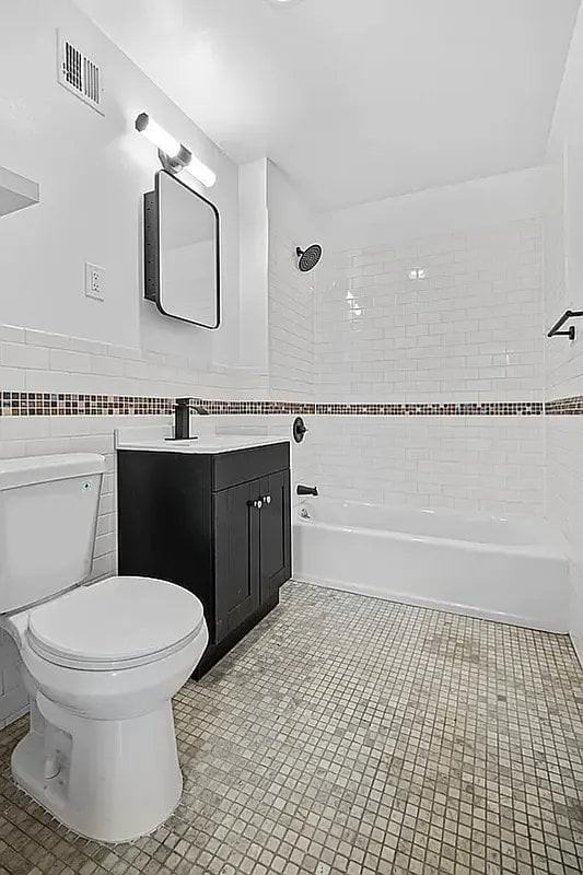 597 Grand Ave #2HH