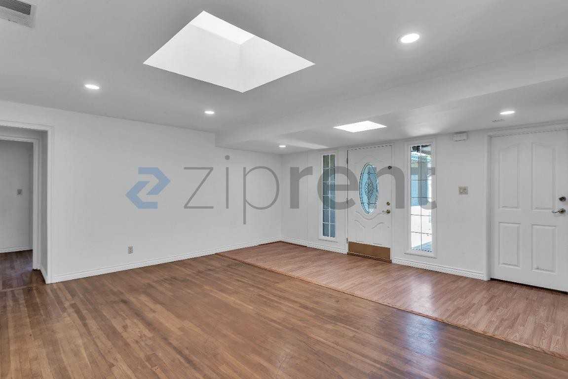 4562 Angeles Ave - Photo 5 of 17