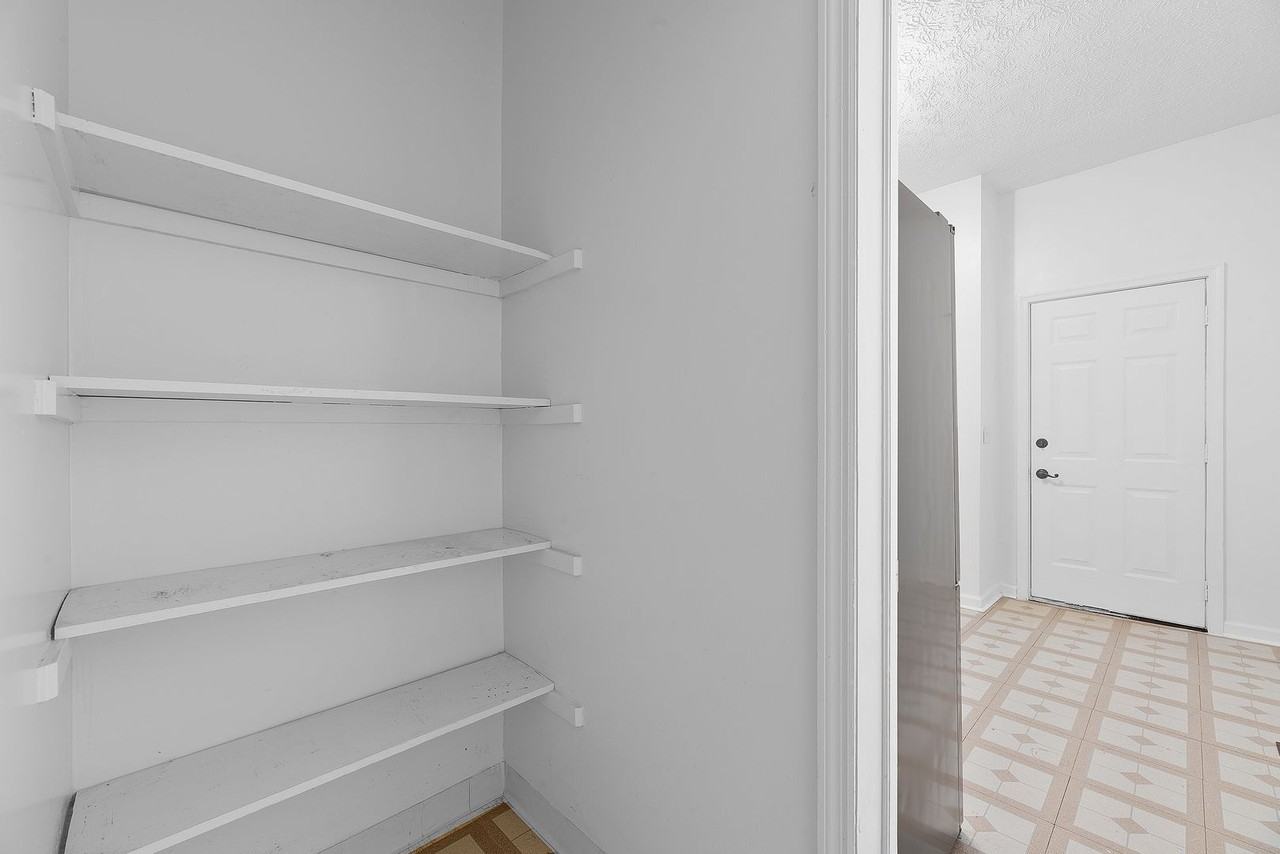 1635 Oak St #1635 - Photo 4 of 34