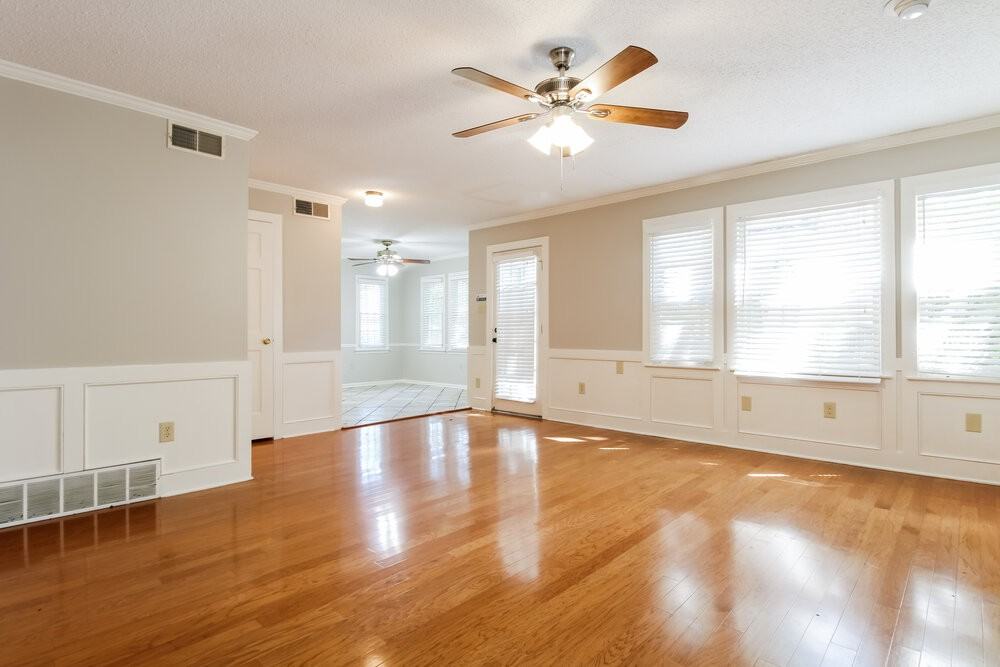 7695 Stout Rd - Photo 5 of 17