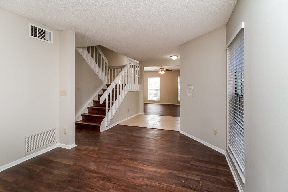 1240 Crossfield Dr - Photo 6 of 17