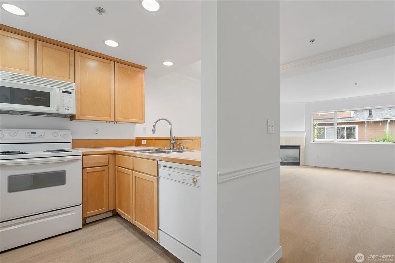 17921 80th Ave Ne #1 - Photo 3 of 26