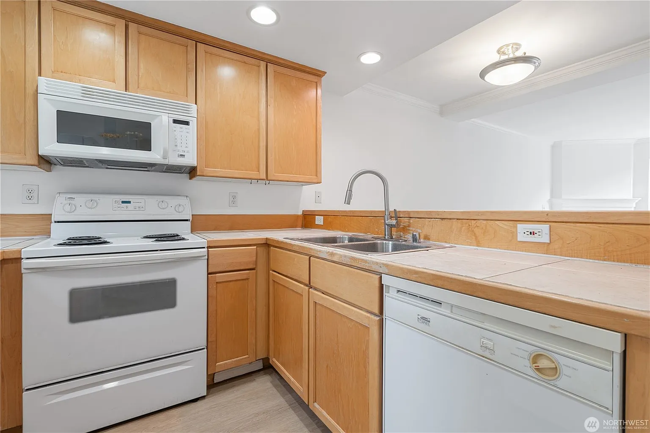 17921 80th Ave Ne #1 - Photo 4 of 26
