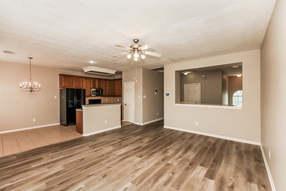 814 Forest Ivy Ln - Photo 6 of 17